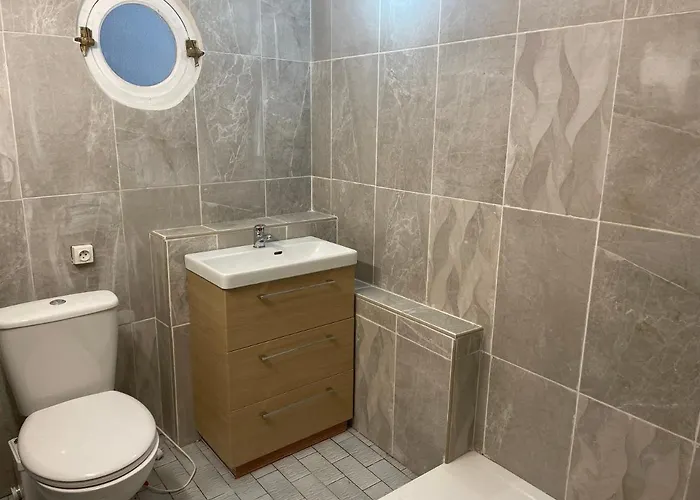 Mays' House Availles-Limouzine